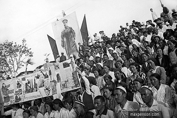 Во время проведения спортивного парада в 1932 году в Самарканде. Макс Пенсон